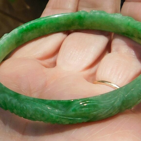 Carved Jade / Jadeite Bangle Bracelet Green Marbled 2.25" Inside Across "COLD" - Picture 12 of 12